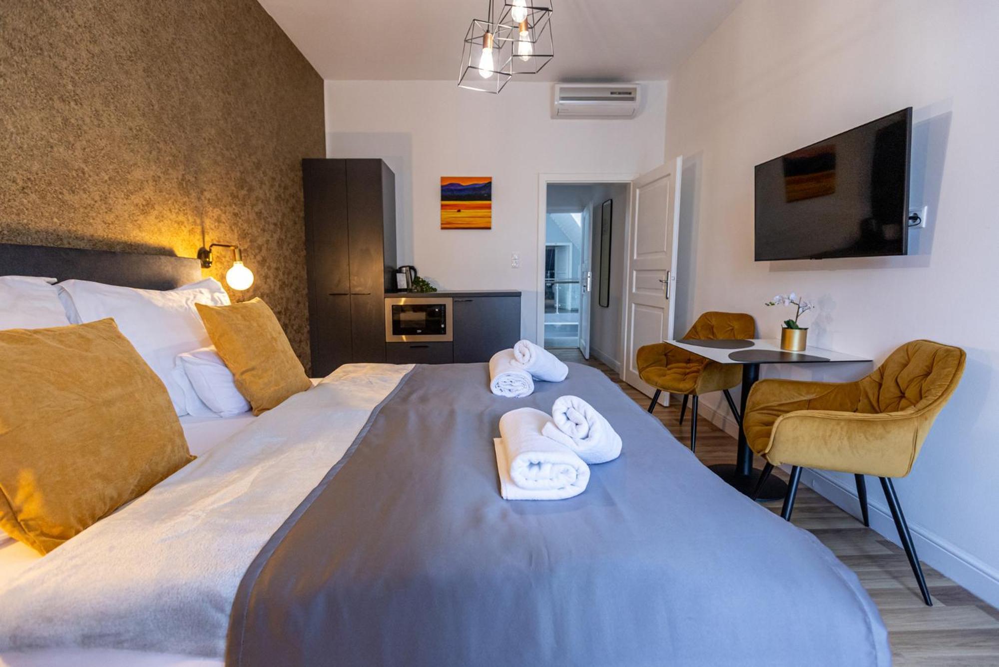 Hotel Clariss Balatonalmádi Esterno foto
