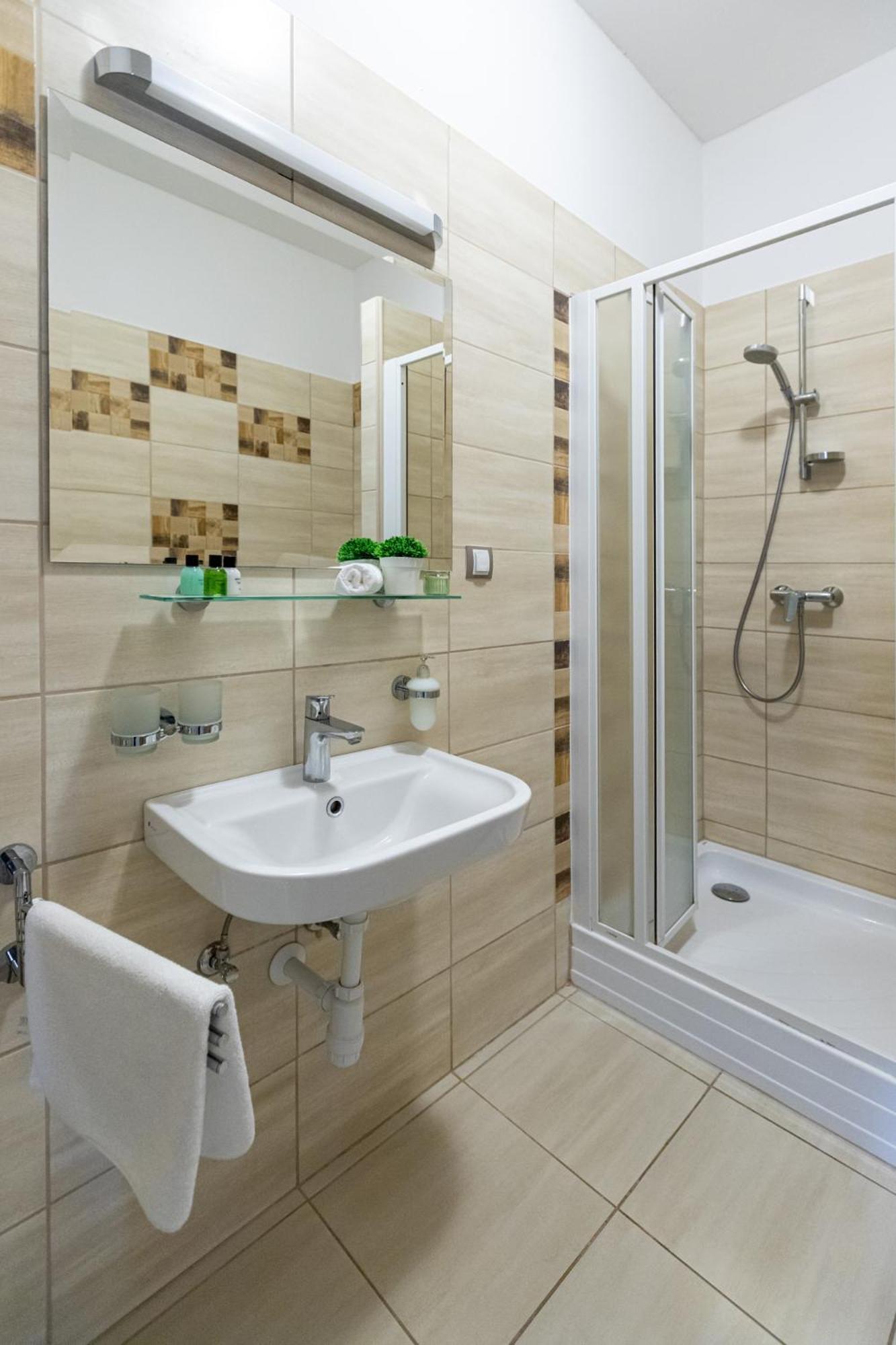 Hotel Clariss Balatonalmádi Esterno foto
